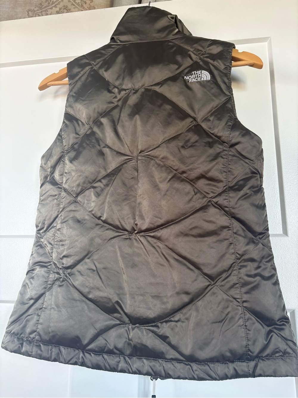 The North Face Women's Quilted 550 Insulated Vest — Brown Size X-Small - Picture 2 of 10